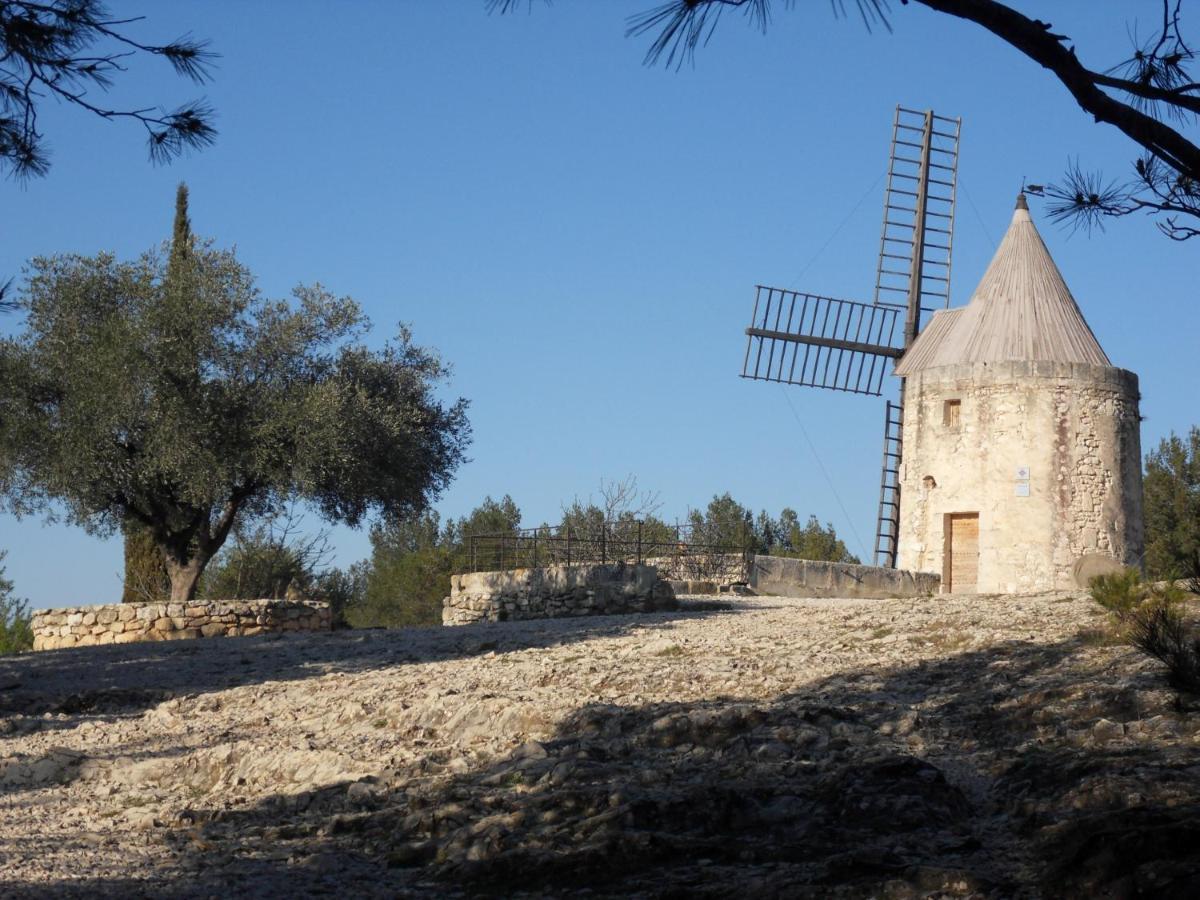 Lou Meinado Saint-Martin-de-Crau Exterior photo