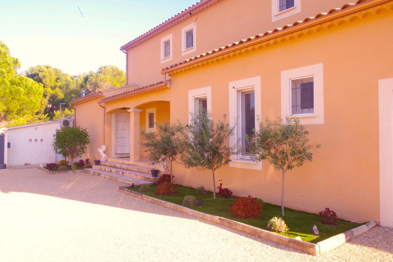 Lou Meinado Saint-Martin-de-Crau Exterior photo