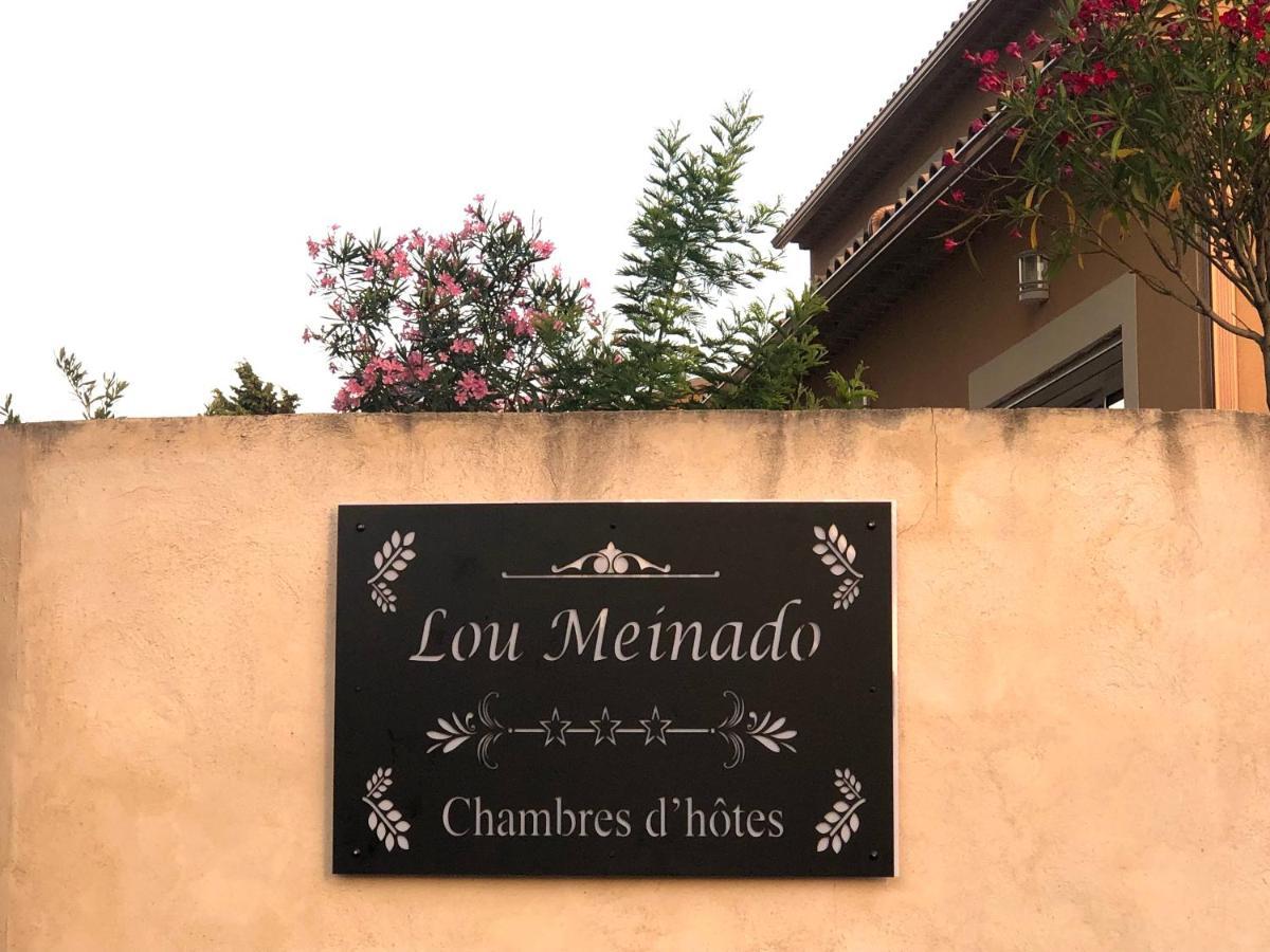 Lou Meinado Bed & Breakfast Saint-Martin-de-Crau Exterior photo